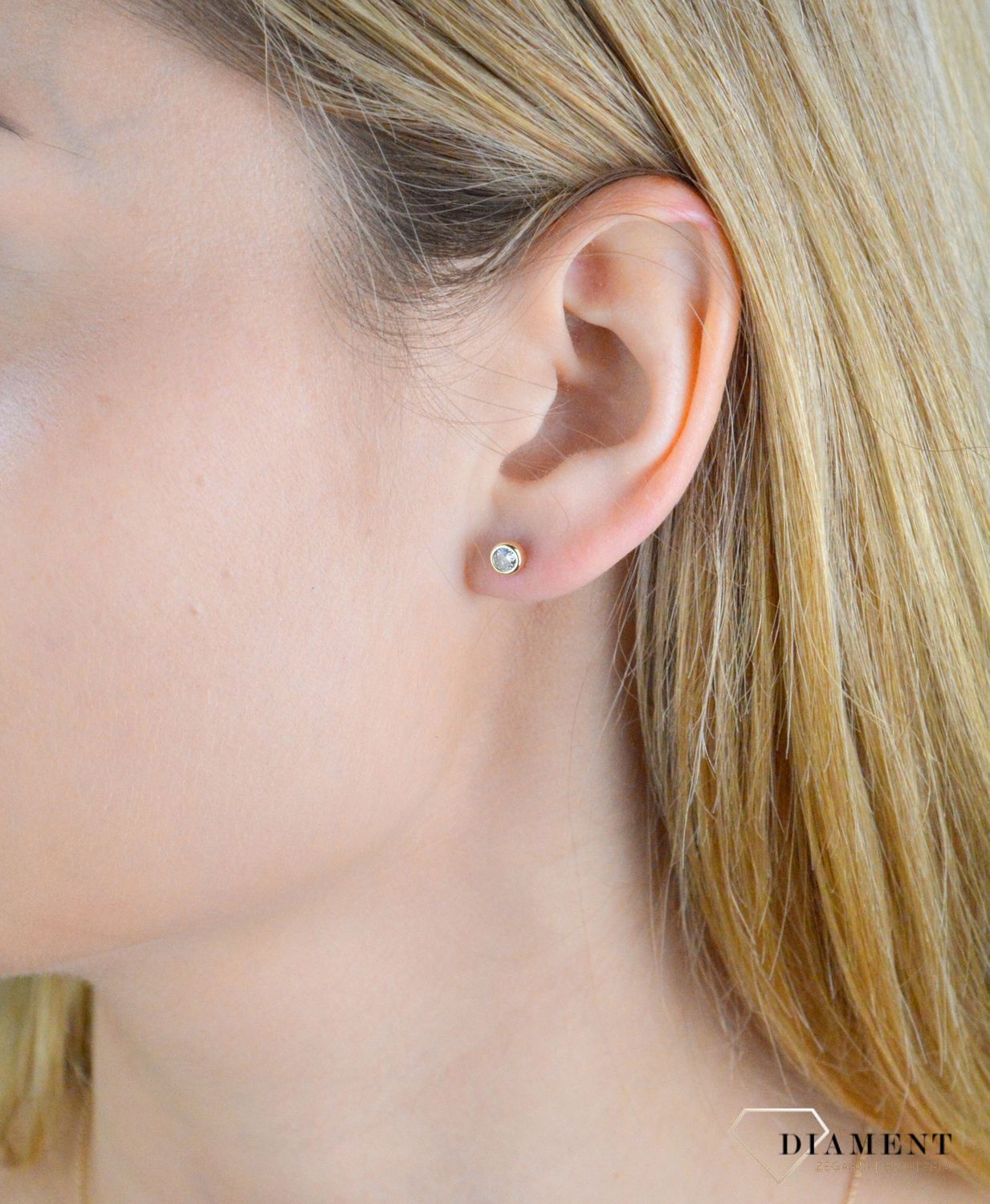 Srebrne kolczyki damskie 925 wkrętki z okrągłą cyrkonią SVLE1517XH2GO05. Kolczyki srebrne damskie z cyronią. Kolczyki srebrne pozłacane. Kolczyki wkrętki okrągłe pozłacane. Kolczyki z zakręcanym zapięciem na prezent. Srebrne biżuteria damska..jpg