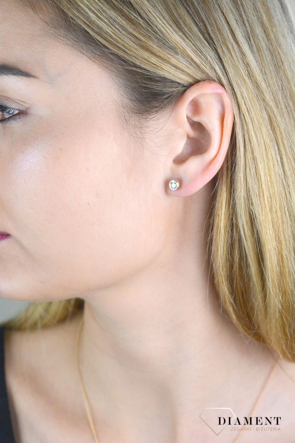 Srebrne kolczyki damskie 925 wkrętki z okrągłą cyrkonią SVLE1517XH2GO06. Kolczyki srebrne damskie z cyrkonią. Kolczyki srebrne pozłacane. Kolczyki wkrętki okrągłe pozłacane. Kolczyki z zakręcanym zapięciem na prezent. Srebrne biżute.jpg