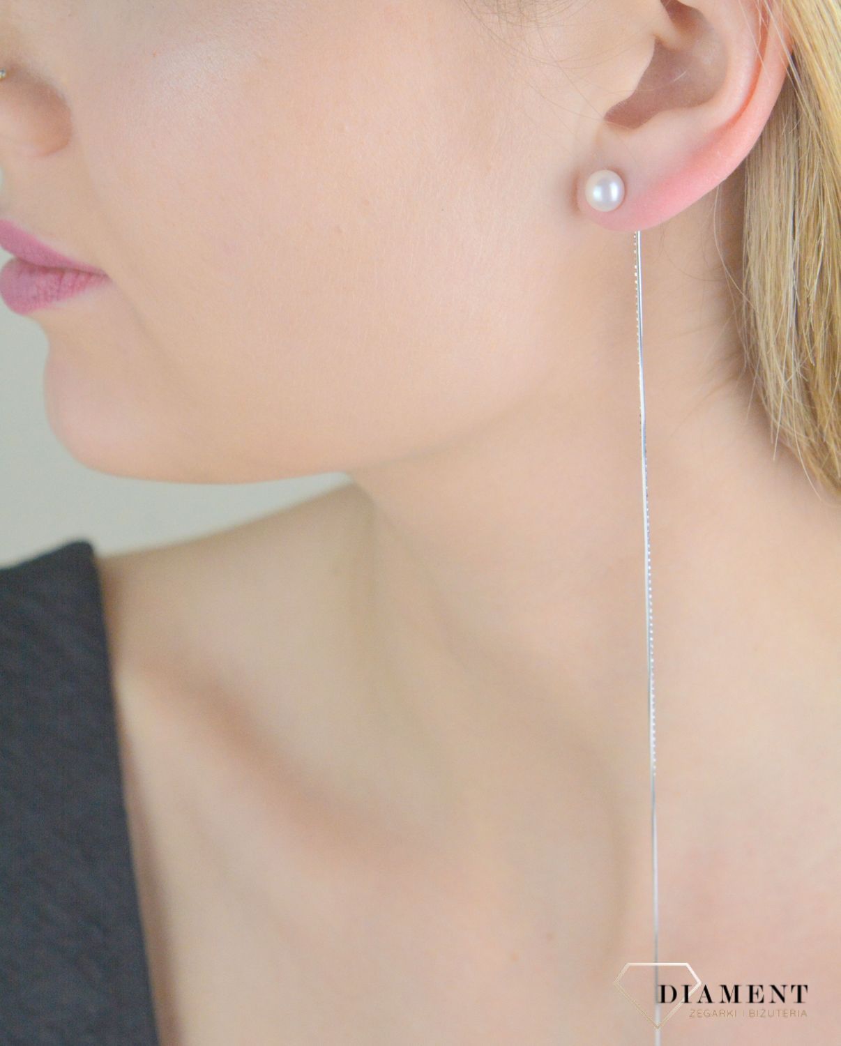 Kolczyki srebrne damskie bardzo długie łańcuszki z perłą SVLE1583XD2P100. Srebrne kolczyki damskie. Kolczyki srebrne z perłą. Kolczyki srebrne wieczorowe długie. Wiszące kolczyki srebrne z perłą. Kolczyki srebrne wiszące z perłą na prezent..jpg