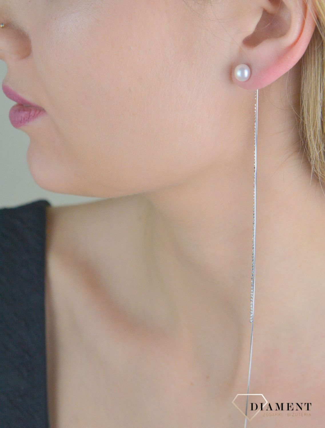 Kolczyki srebrne damskie bardzo długie łańcuszki z perłą SVLE1583XD2P100. Srebrne kolczyki damskie. Kolczyki srebrne z perłą. Kolczyki srebrne wieczorowe długie. Wiszące kolczyki srebrne z perłą. Kolczyki srebrne wiszące z perłą na prezent..jpg