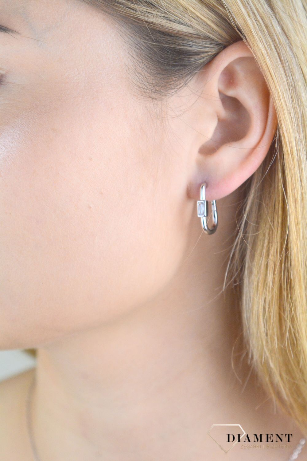 Kolczyki srebrne damskie 925 podłużne z cyrkonią SVLE1734XH2BI00. Srebrne kolczyki damskie. Srebrne kolczyki podłużne. Kolczyki srebrne podłużne z cyrkonią. Kolczyki srebrne podłużne z cyrkonią na prezent..jpg