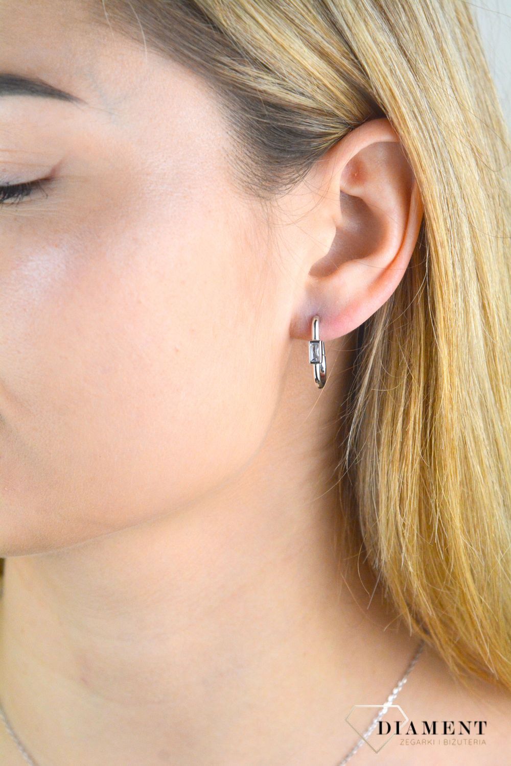 Kolczyki srebrne damskie 925 podłużne z cyrkonią SVLE1734XH2BI00. Srebrne kolczyki damskie. Srebrne kolczyki podłużne. Kolczyki srebrne podłużne z cyrkonią. Kolczyki srebrne podłużne z cyrkonią na prezent..jpg