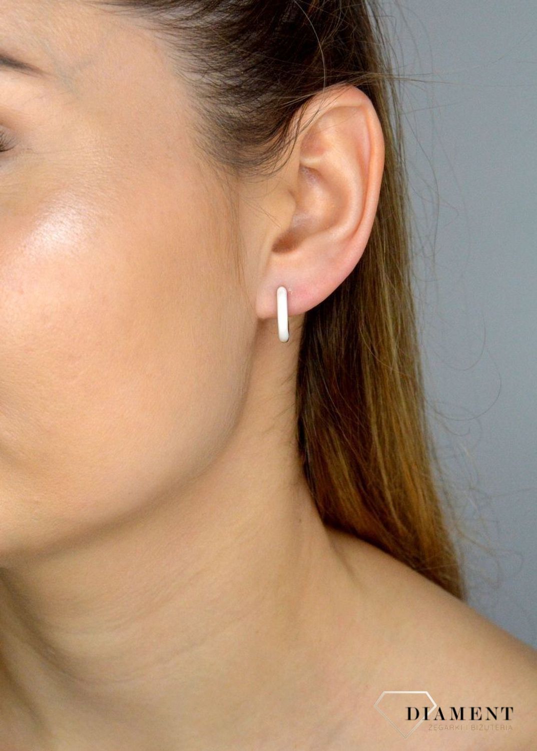 Srebrne kolczyki damskie 925 kółka z białą emalią SVLE1932XJ5BG00. Srebrne kolczyki damskie. Srebrne kolczyki pozłacane kółka z emalią. Kolczyki dziecięce. Kolczyki srebrne z emalią na prezent..jpg