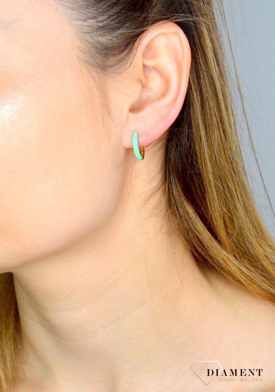 Srebrne kolczyki damskie 925 kółka z zieloną emalią SVLE1934XJ5ZG00. Srebrne kolczyki damskie. Srebrne kolczyki pozłacane kółka z emalią. Kolczyki dziecięce. Kolczyki srebrne z emalią na prezent..jpg