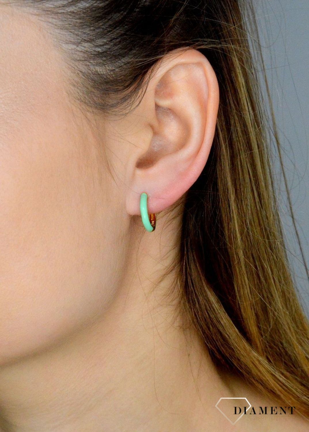 Srebrne kolczyki damskie 925 kółka z zieloną emalią SVLE1934XJ5ZG00. Srebrne kolczyki damskie. Srebrne kolczyki pozłacane kółka z emalią. Kolczyki dziecięce. Kolczyki srebrne z emalią na prezent..jpg