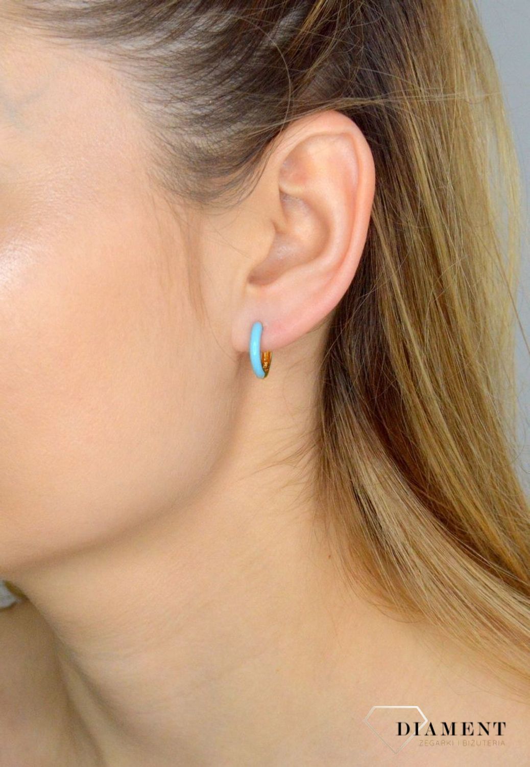 Srebrne kolczyki damskie 925 kółka z błękitną emalią SVLE1935XJ5MG00.  Srebrne kolczyki damskie. Srebrne kolczyki pozłacane kółka z emalią. Kolczyki dziecięce. Kolczyki srebrne z emalią na prezent..jpg