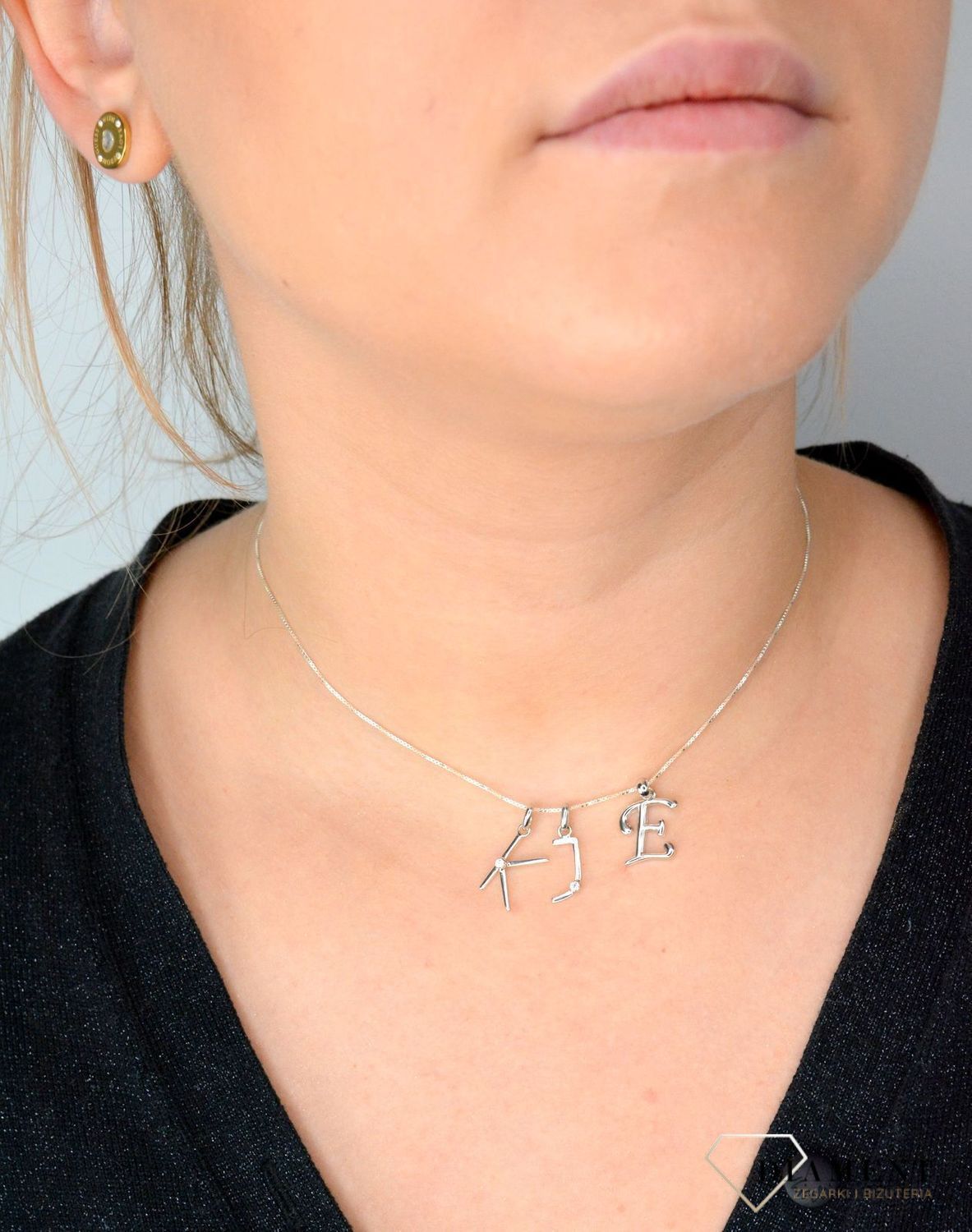Srebrna zawieszka Literka E SVLP0364XH2000E.Jedyna w swoim rodzaju srebrna zawieszka w kształcie literki E.jpg