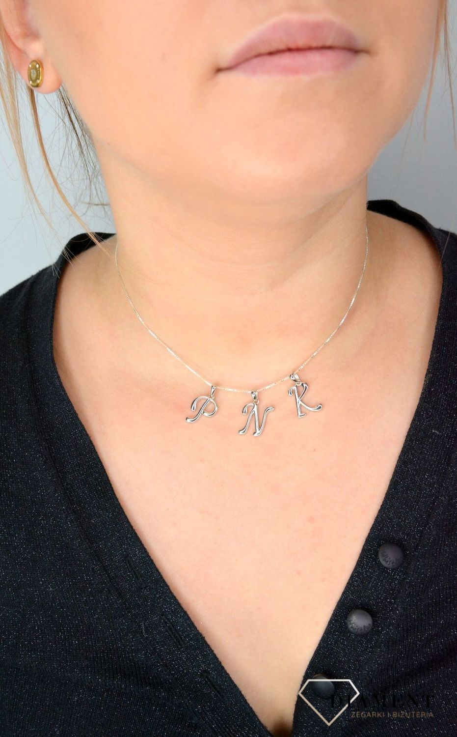 Srebrna zawieszka Literka N SVLP0364XH2000N. Jedyna w swoim rodzaju srebrna zawieszka w kształcie literki N.jpg