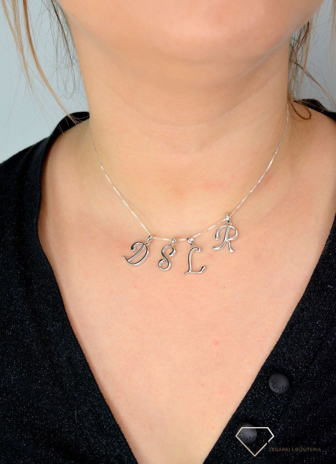 Srebrna zawieszka Literka R SVLP0364XH2000R.Jedyna w swoim rodzaju srebrna zawieszka w kształcie literki R.jpg