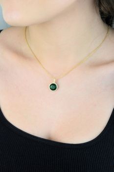 Zawieszka pozłacana z zieloną cyrkonią i białymi cyrkoniami – elegancki wisiorek (3).jpg
