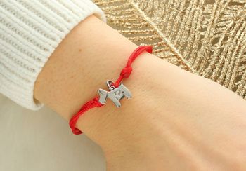 Bransoletka damska na czerwonym sznurku srebrna zawieszka pies SVLP0520XH20000-BRA pies.jpg