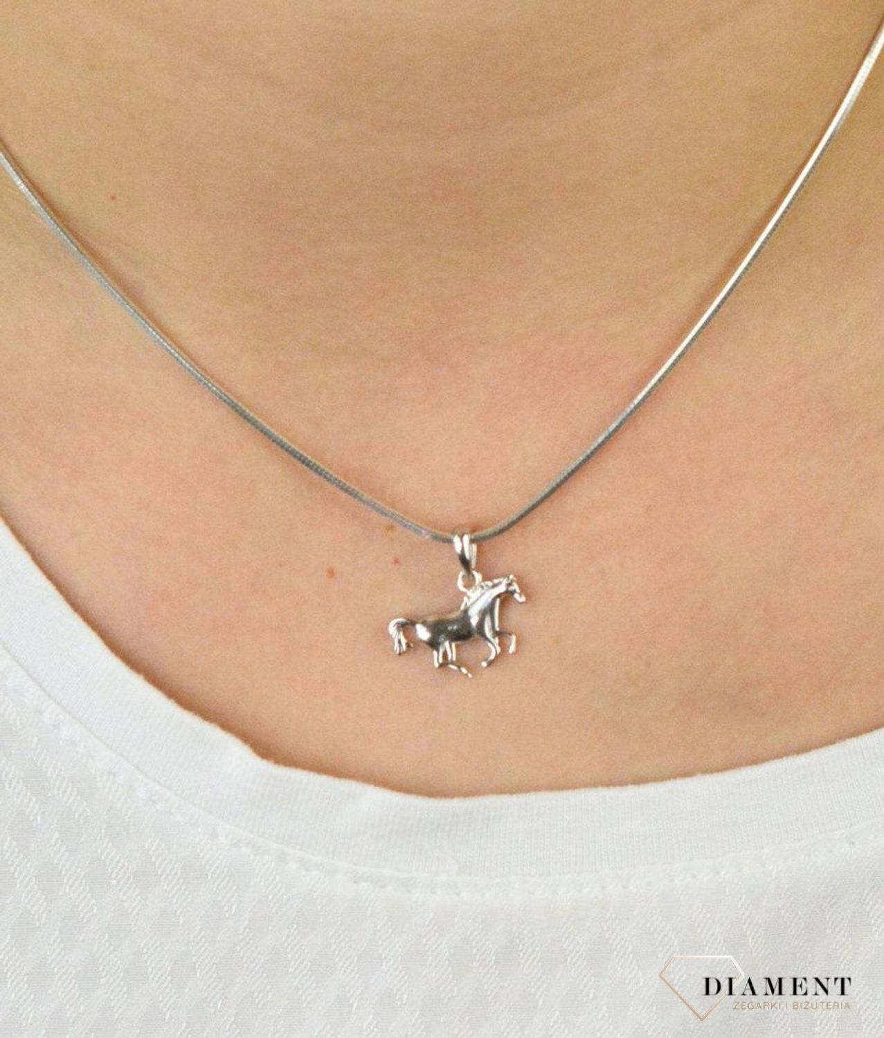 Srebrna zawieszka 925 'Cwałujący koń' Ag925.jpg