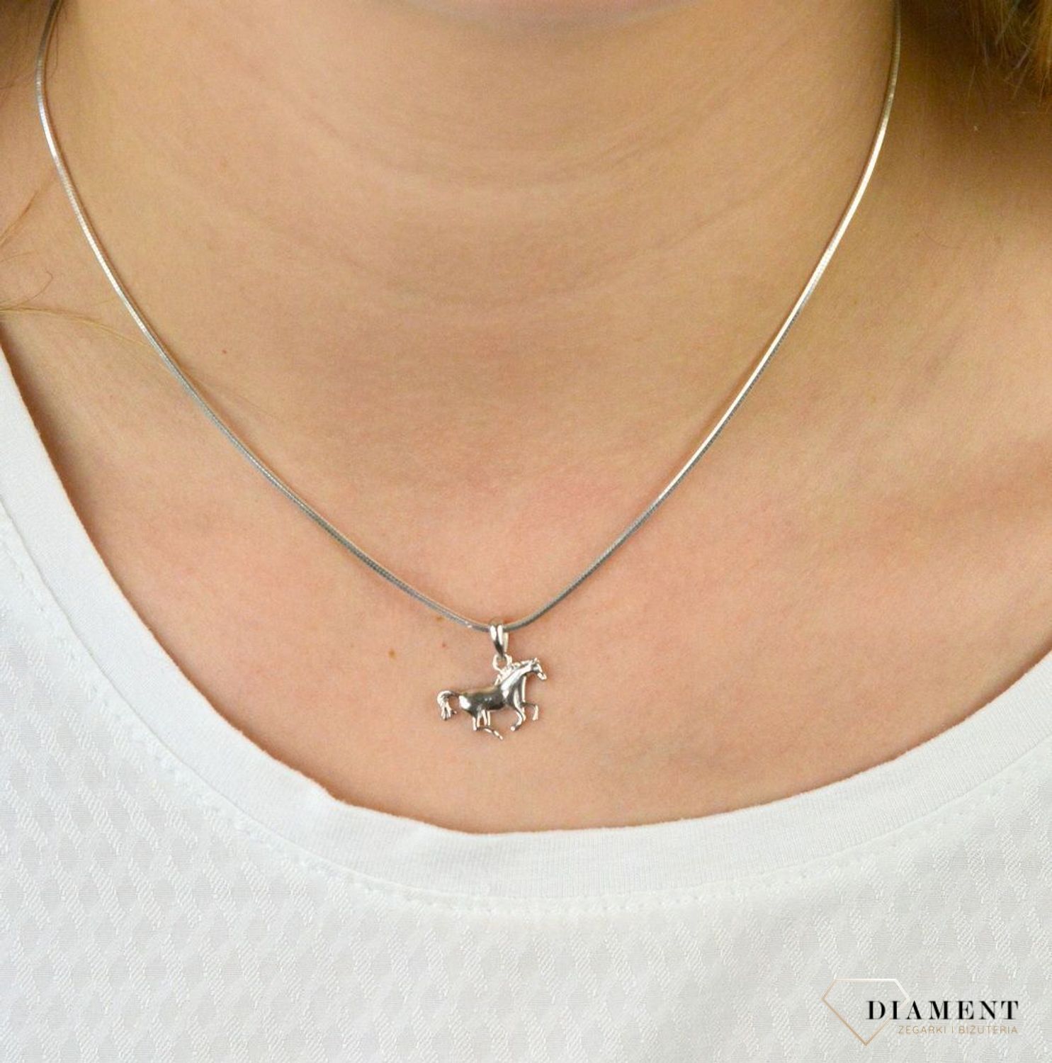 Srebrna zawieszka 925 'Cwałujący koń' Ag925.jpg