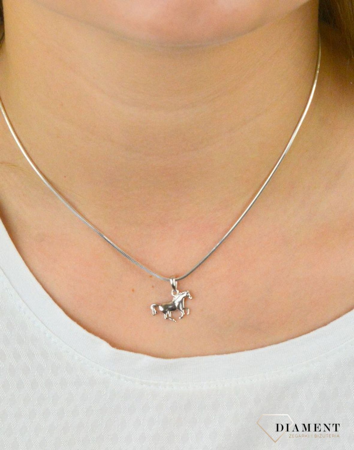 Srebrna zawieszka 925 'Cwałujący koń' Ag925.jpg