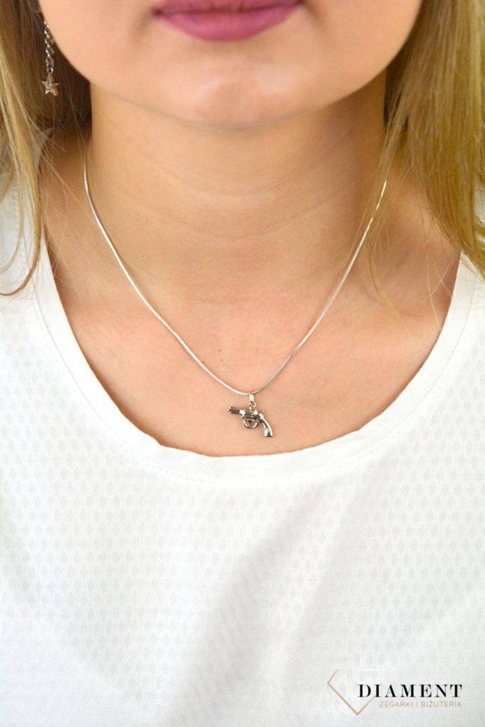 Srebrna zawieszka Pistolet 925  SVLP0615XH20000.jpg