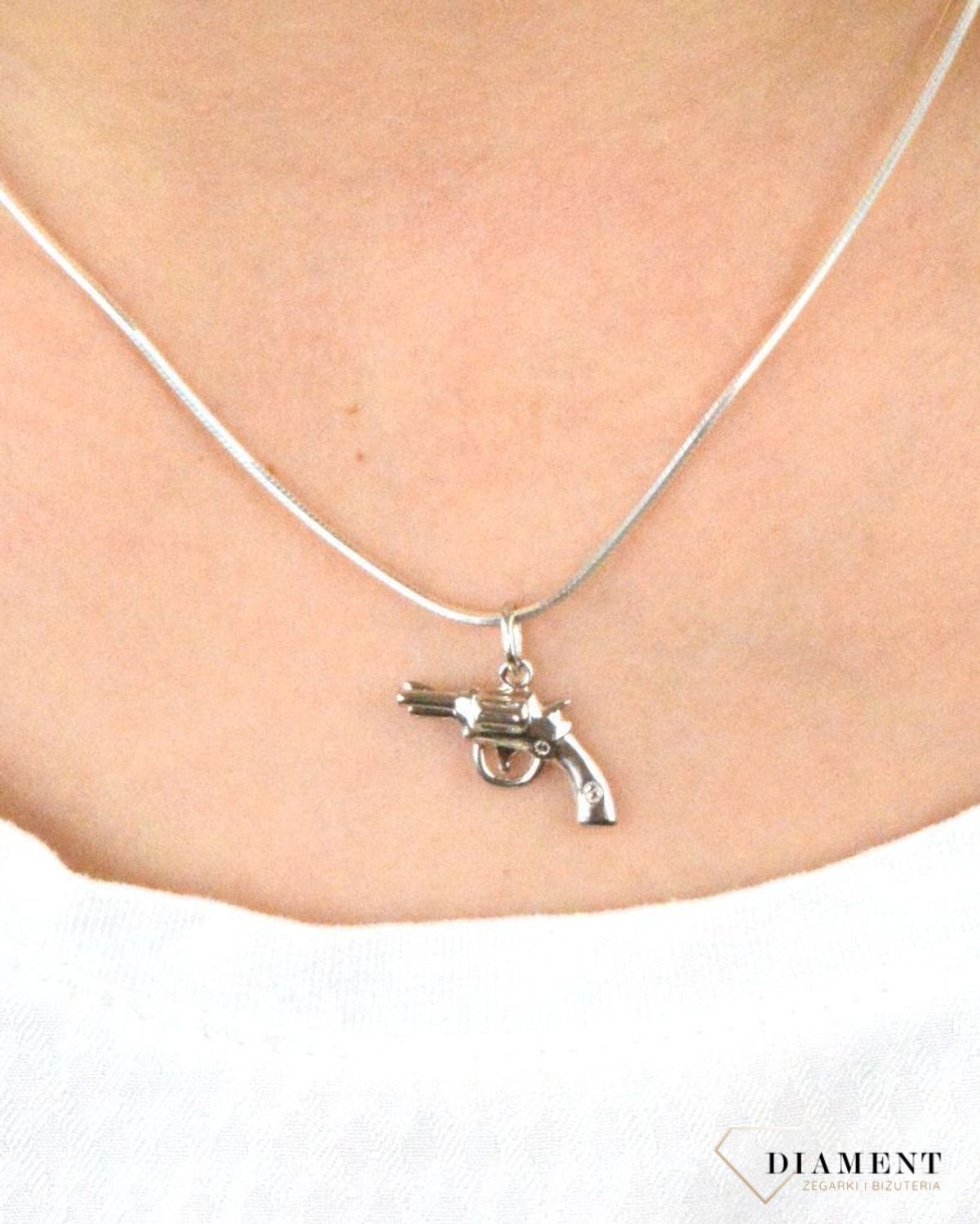 Srebrna zawieszka Pistolet 925  SVLP0615XH20000.jpg
