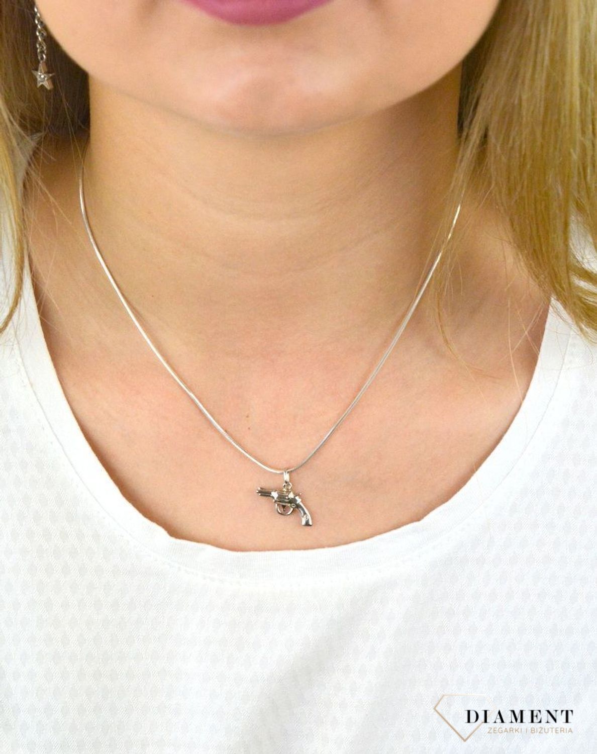 Srebrna zawieszka Pistolet 925  SVLP0615XH20000.jpg