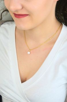 Zawieszka pozłacana srebrna 925 z białą perłąg (1).jpg