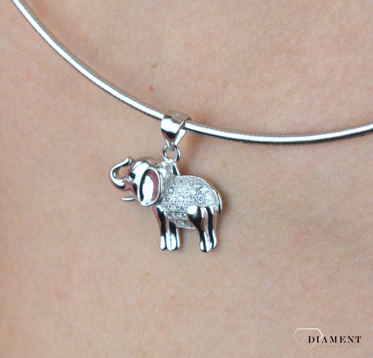 Srebrna zawieszka słonik z cyrkoniami SVLP0876XF3B100.Zawieszka srebrna. Srebrna zawieszka słonik. Wisiorek do łańcuszka, bransoletki. Wisiorek srebrny słonik. Wisiorek idealny na prezent. Słonik na szczęście..jpg