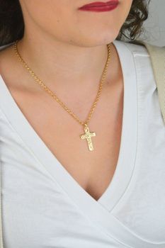 Zawieszka tłoczony krzyżyk pozłacana SVLP0988XH2GO00 srebro 925 - elegancka2d (5).jpg