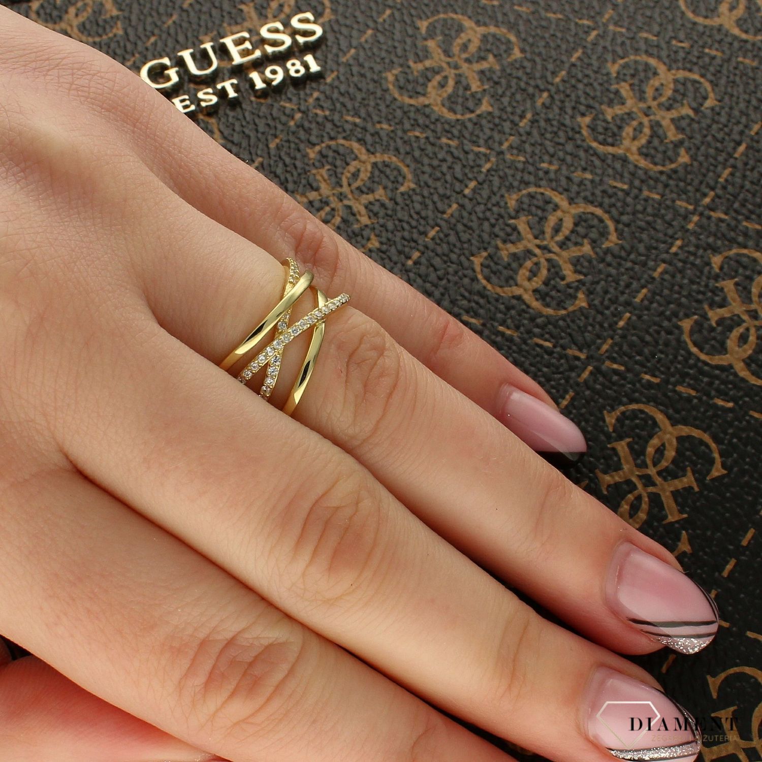 Pierścionek pozłacany Przeplatanka z cyrkoniami SVLR0376XH2GO (1).jpg