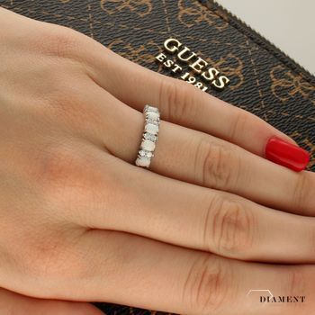 Pierścionek srebrny z onyksem i cyrkoniami SVLR0512XH2O1. Srebrny pierścionek z elementem ozdobnym wzoru z cyrkonii i białym onyksem. Przepiękny pierścionek z pewnością przyciągnie wzrok (2).jpg