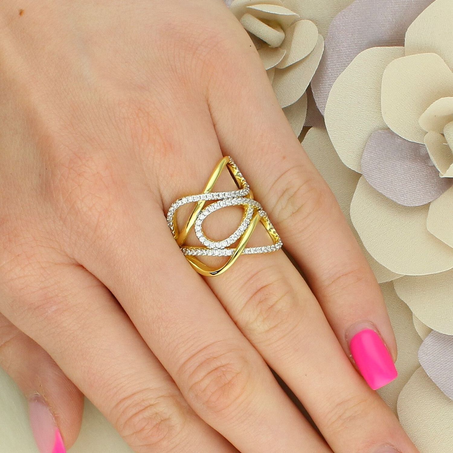 Szeroki pozłacany pierścionek falisty z cyrkonią 925.jpg