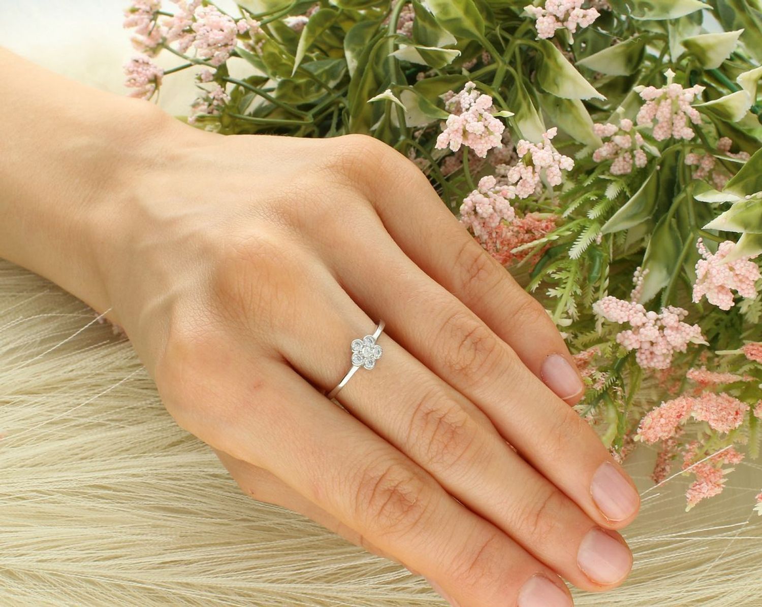 Srebrny pierścionek 925 Kwiatek SVLR0702XH2BI. Srebrny pierścionek kwiatek dla dziecka. Srebrny mały pierścionek. Srebrna biżuteria na prezent. Pozłacany pierścionek dla dziewczynki..jpg