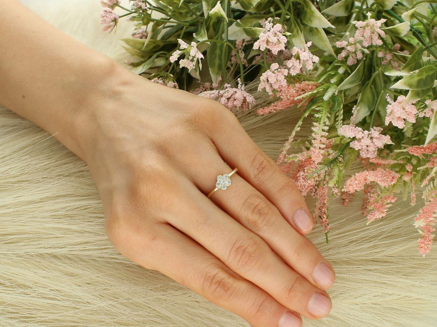 Srebrny pierścionek pozłacany 925 Kwiatek SVLR0702XH2GO. Srebrny pierścionek kwiatek dla dziecka. Srebrny mały pierścionek. Srebrna biżuteria na prezent. Pozłacany pierścionek dla dziewczynki..jpg