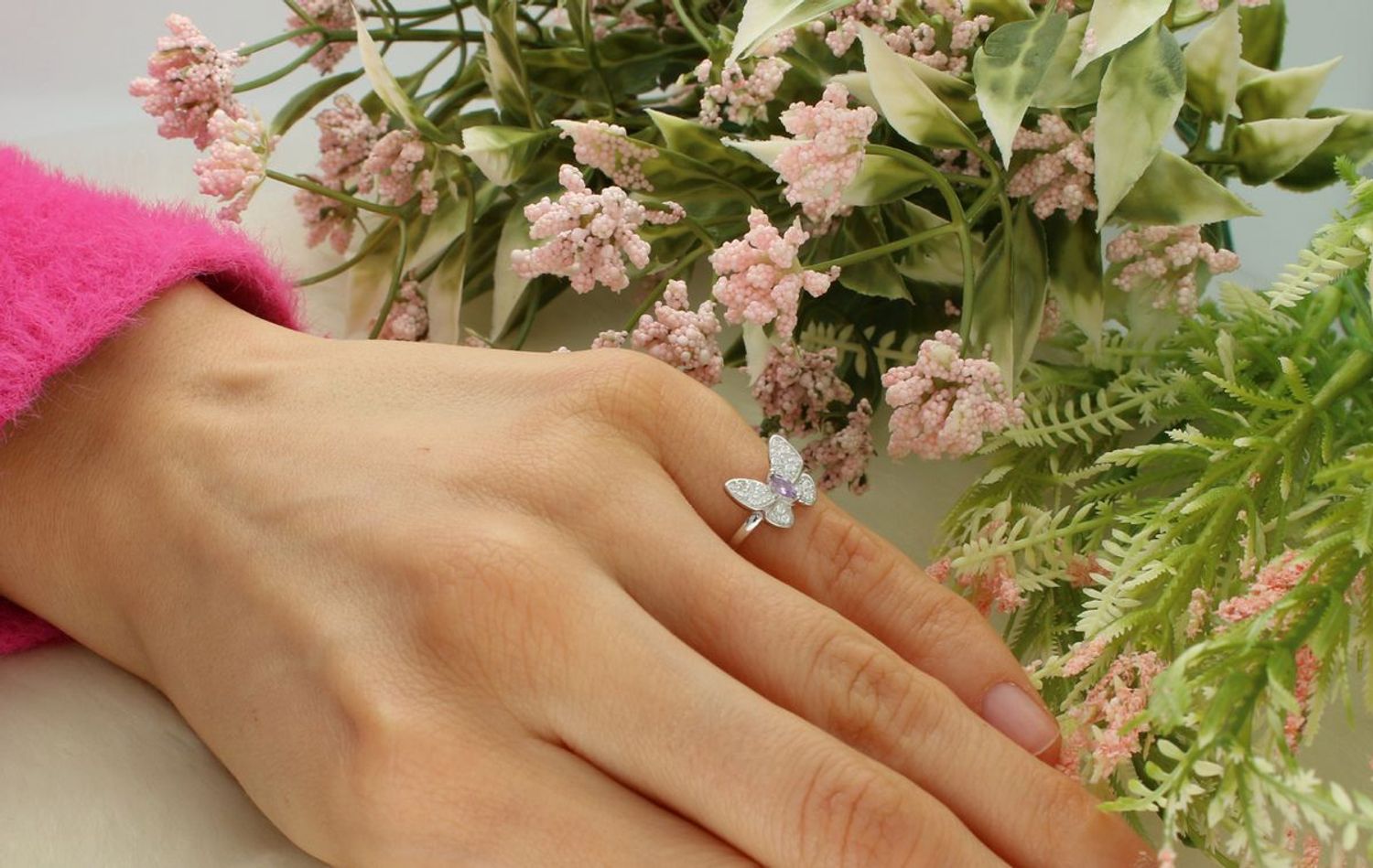 Srebrny pierścionek dla dziewczynki 925 motylek SVLR0754SH2F2 Srebrny pierścionek 925 motylek. Srebrny pierścionek wykonany z najwyższej jakości srebra w formie motylka. Idealny pomysł na 1.webp