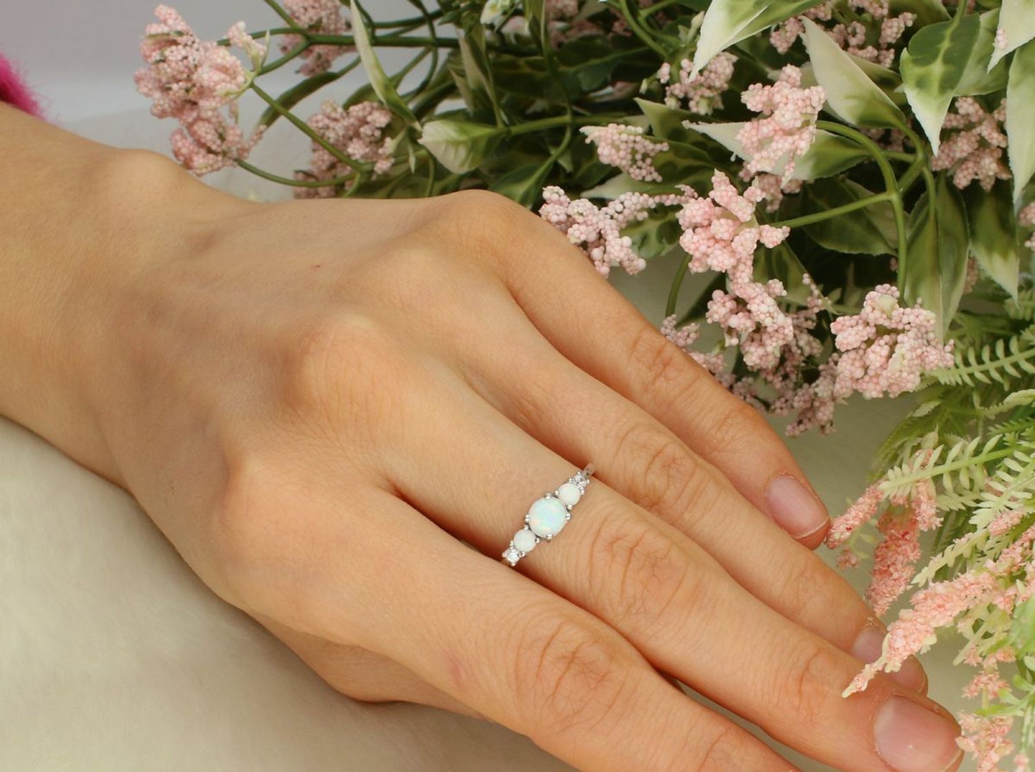 Pierścionek srebrny z opalami pr 925, SVLR1057XF6O1 Srebrny pierścionek wykonany z najwyższej jakości srebra. Idealny pomysł na prezent. Srebrny pierścionek wykonany z próby 1.webp