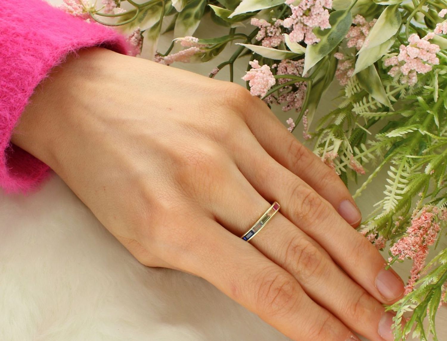 Srebrny pierścionek damski 925 obrączka z kolorowymi cyrkoniami SVLR1183X61BAbSrebrny pierścionek wykonany z najwyższej jakości srebra. Idealny pomysł na prezent.1.webp