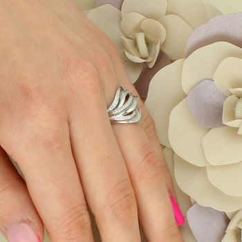 Srebrny szeroki pierścionek falisty z cyrkonią 925 cyrkonie.jpg