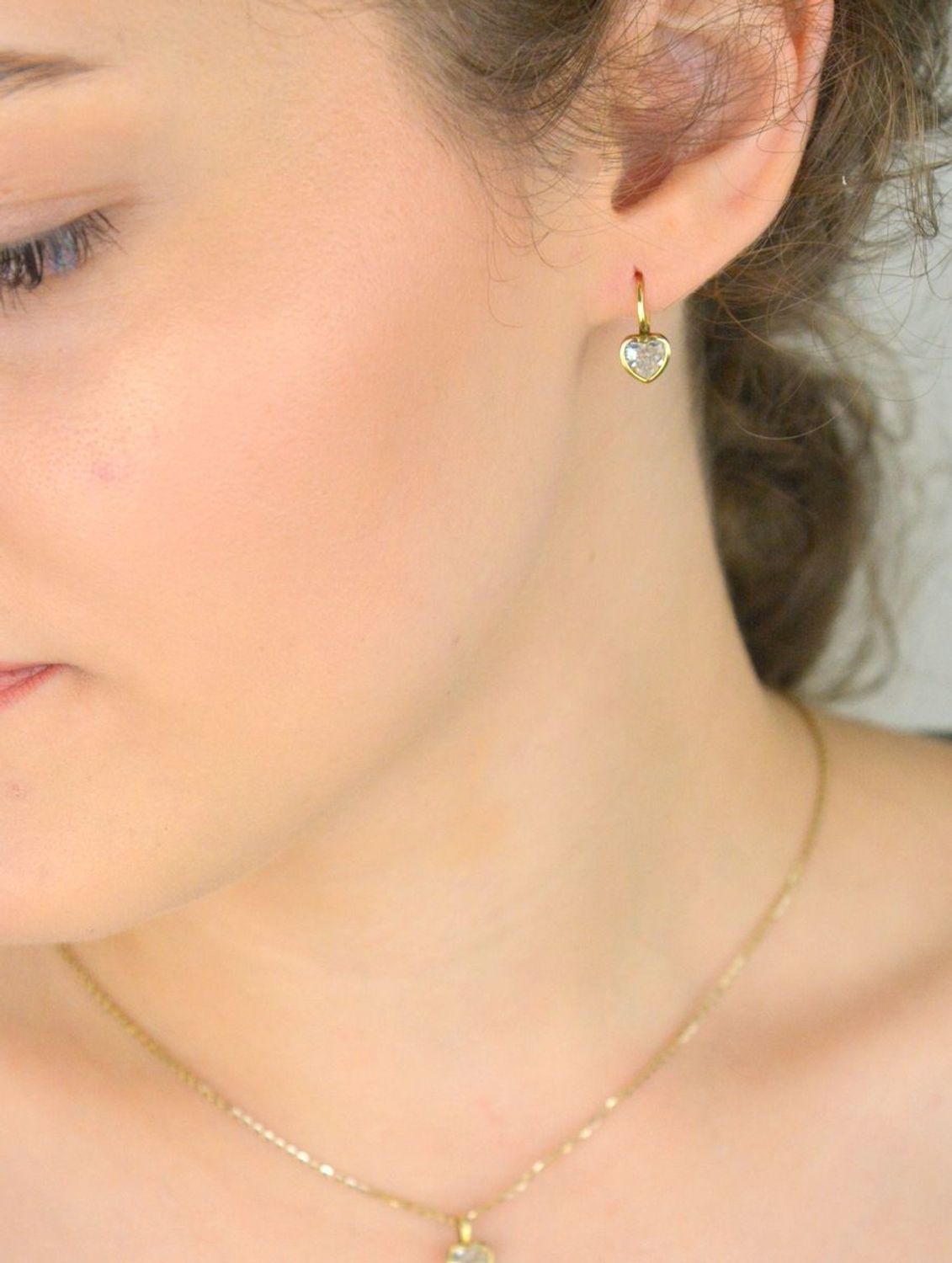 Komplet pozłacanej srebrnej biżuterii z sercem i białym kryształem – kolczyki i zawieszka Srebro 925 (1).jpg