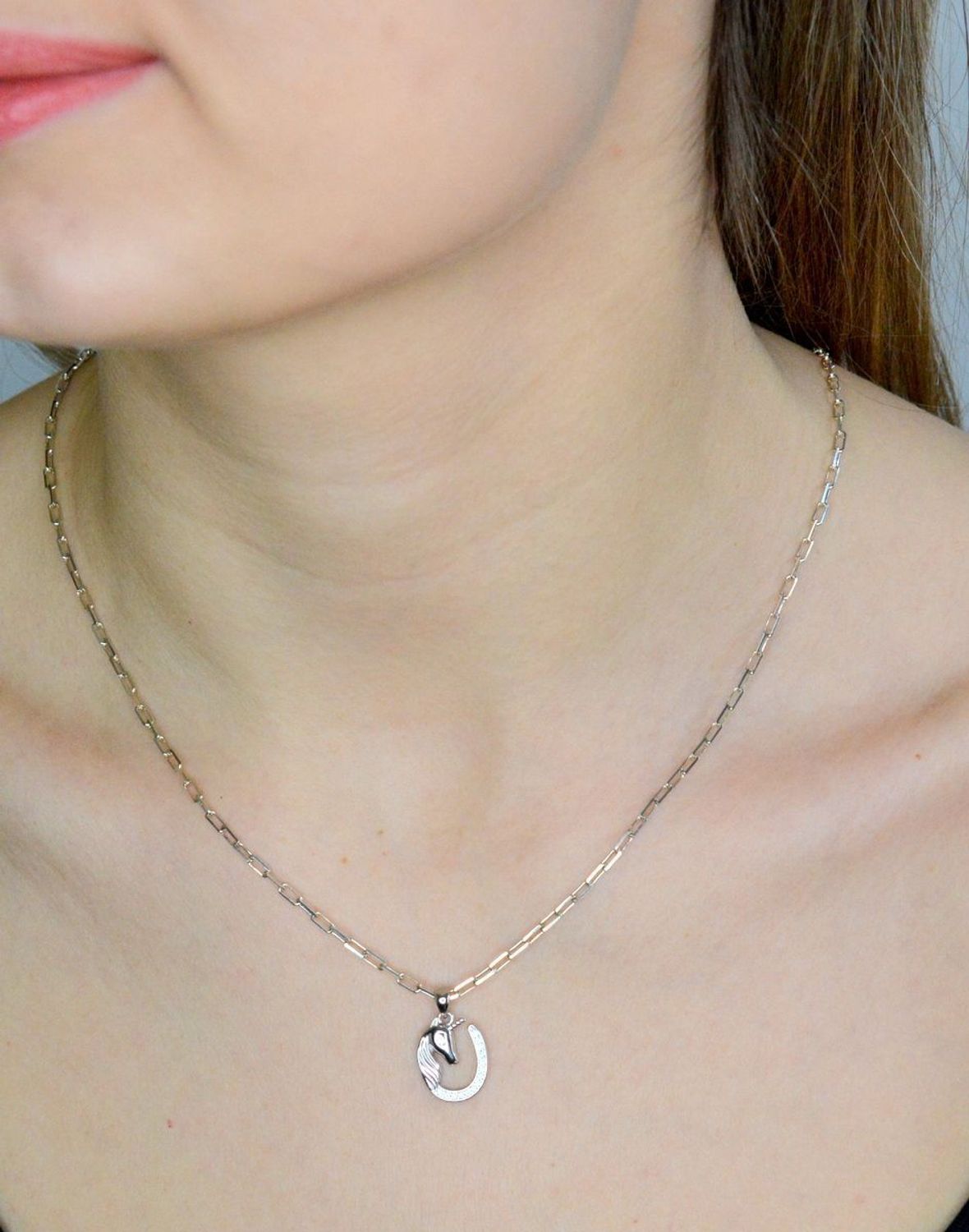 Srebrny komplet dziecięcy zawieszka i kolczyki Kocham jednorożce SVLS0072SH2BI00. Komplet dla miłośniczki koni. Biżuteria dla koniary. Kolczyki podkowy. Biżuteria dziecięca dla dziewczynki..jpg