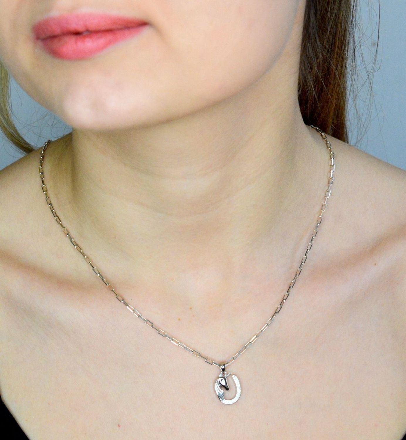 Srebrny komplet dziecięcy zawieszka i kolczyki Kocham jednorożce SVLS0072SH2BI00. Komplet dla miłośniczki koni. Biżuteria dla koniary. Kolczyki podkowy. Biżuteria dziecięca dla dziewczynki..jpg