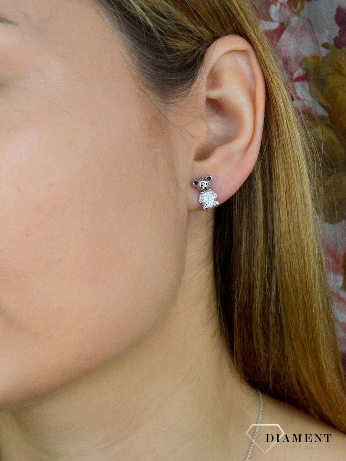 Srebrny komplet dziecięcy kolczyki i zawieszka  Słodkie misie  SVLS0094SF6BI00. Komplet srebrny dla dziewczynki srebro 925. Komplecik dla dziewczynki. Kolczyki misie z łańcuszkiem. Biżuteria na prezent dla dziecka..webp