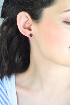 Kolczyki srebrne 925 – czerwone cyrkonie, sztyft SW-T-000-HUI-IKLC248 (1).jpg