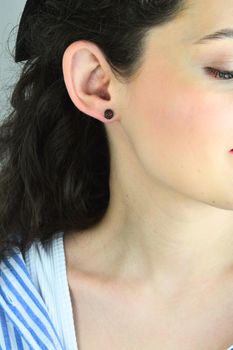 Kolczyki srebrne 925 – czerwone cyrkonie, sztyft SW-T-000-HUI-IKLC248 (2).jpg