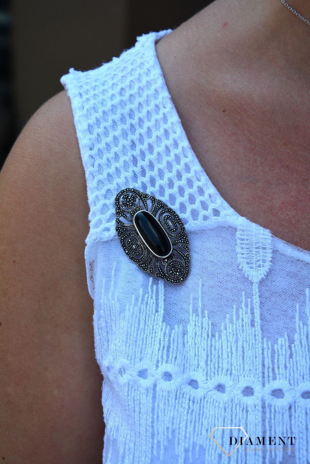 Srebrna broszka z markazytami i onyksem SW-T-C15-000-SRZ1029.jpg