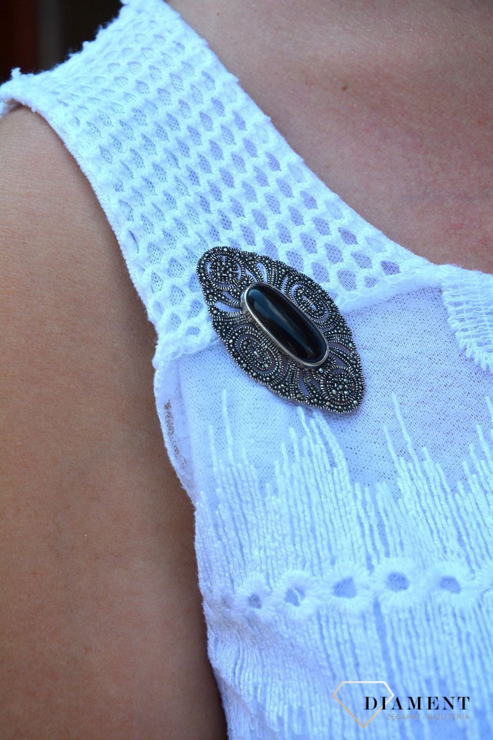 Srebrna broszka z markazytami i onyksem SW-T-C15-000-SRZ1029.jpg