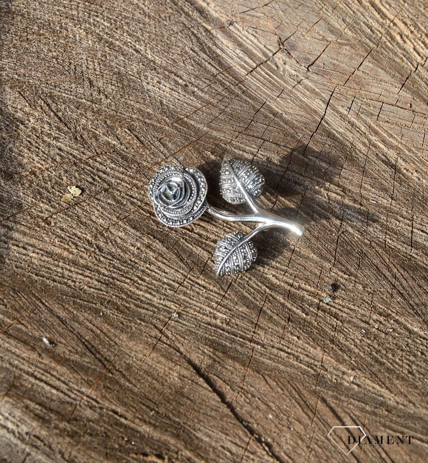 Srebrna broszka róża z markazytami SW-T-C16-MON-IRZ0119.jpg