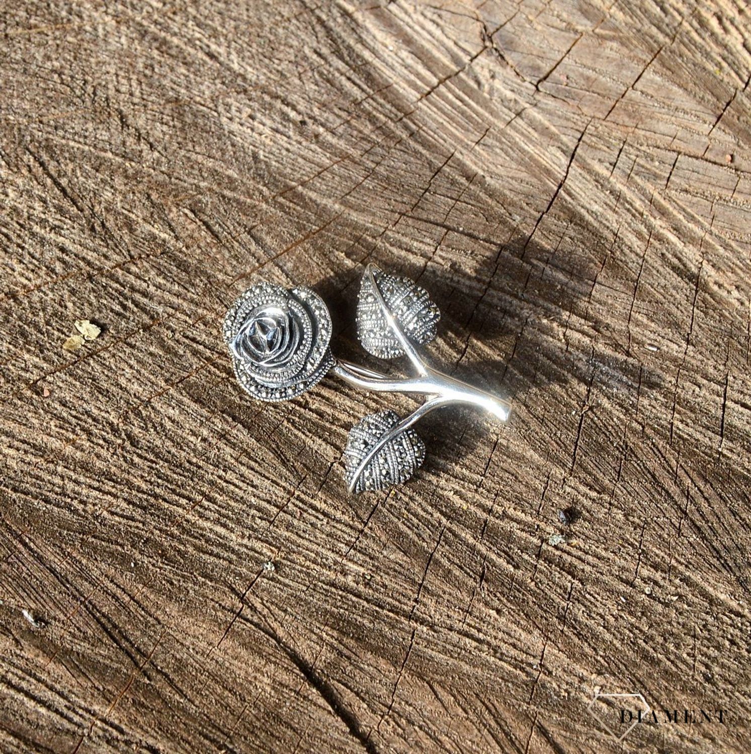 Srebrna broszka róża z markazytami SW-T-C16-MON-IRZ0119.jpg