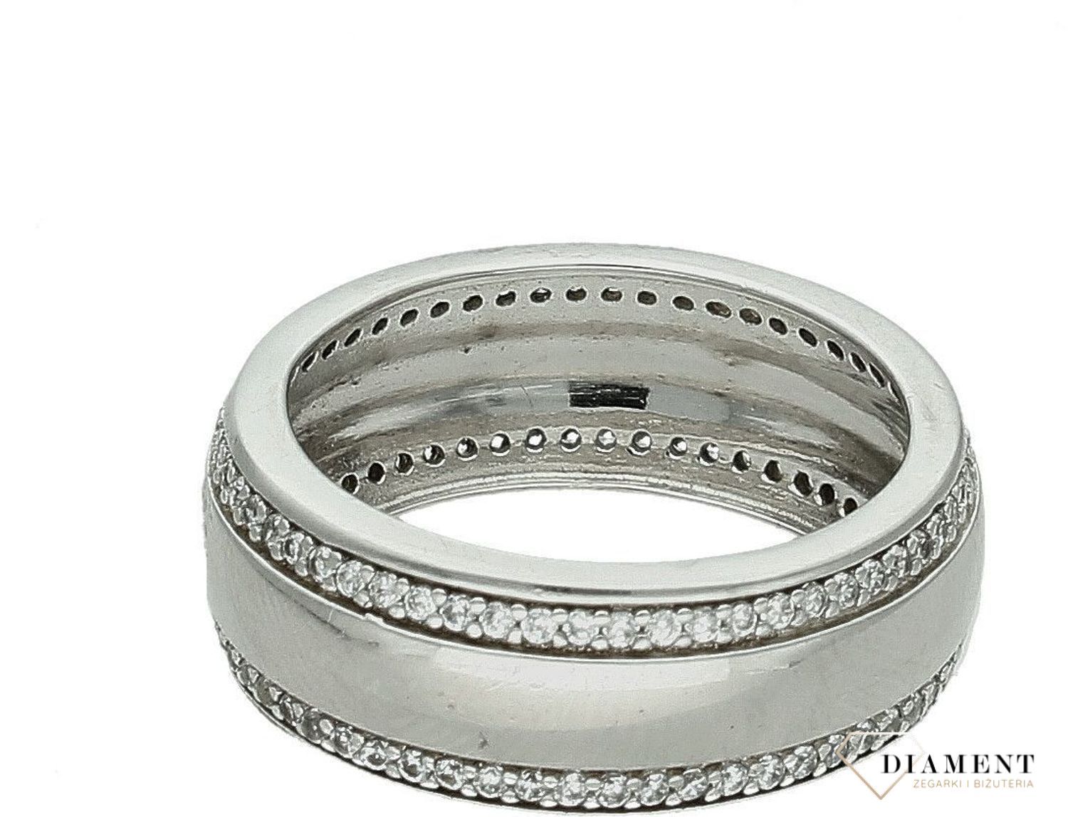 Srebrny pierścionek damski 925  szeroka obrączka wysadzana cyrkoniami SW-T-C18-HND-IPCW046. Srebrny pierścionek damski. Pierścionek srebrny dla kobiety. Srebrny pierścionek damski na prezent. Szeroki pierścionek damski. 1.jpg