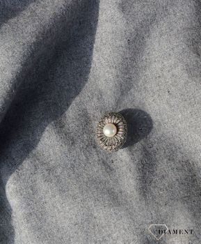 Srebrna broszka perełka z markazytami to perfekcyjny dodatek, który urozmaici kobiece stylizacje. Zjawiskowo mieniące się i zachowane wyłącznie w niezwykłych barwach nasze broszki nadadzą wieczornej kreacji nowego w6.JPG