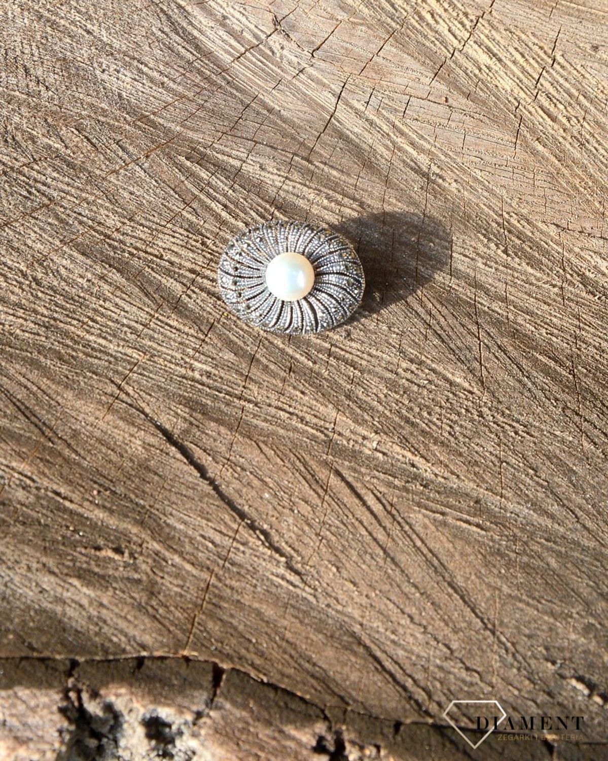Srebrna broszka perełka z markazytami SW-T-C18-KIM-IRZP125.jpg
