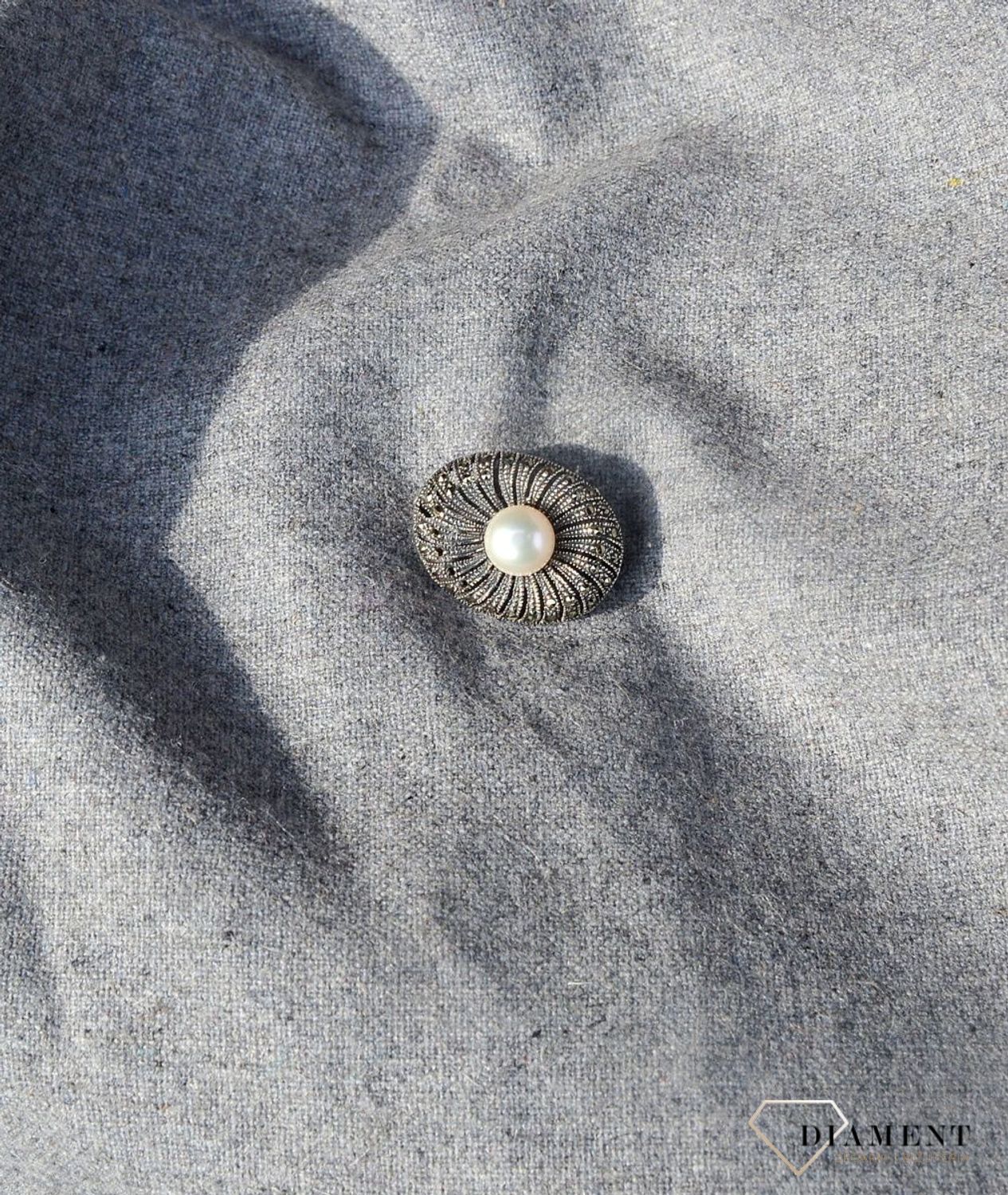 Srebrna broszka perełka z markazytami SW-T-C18-KIM-IRZP125.jpg