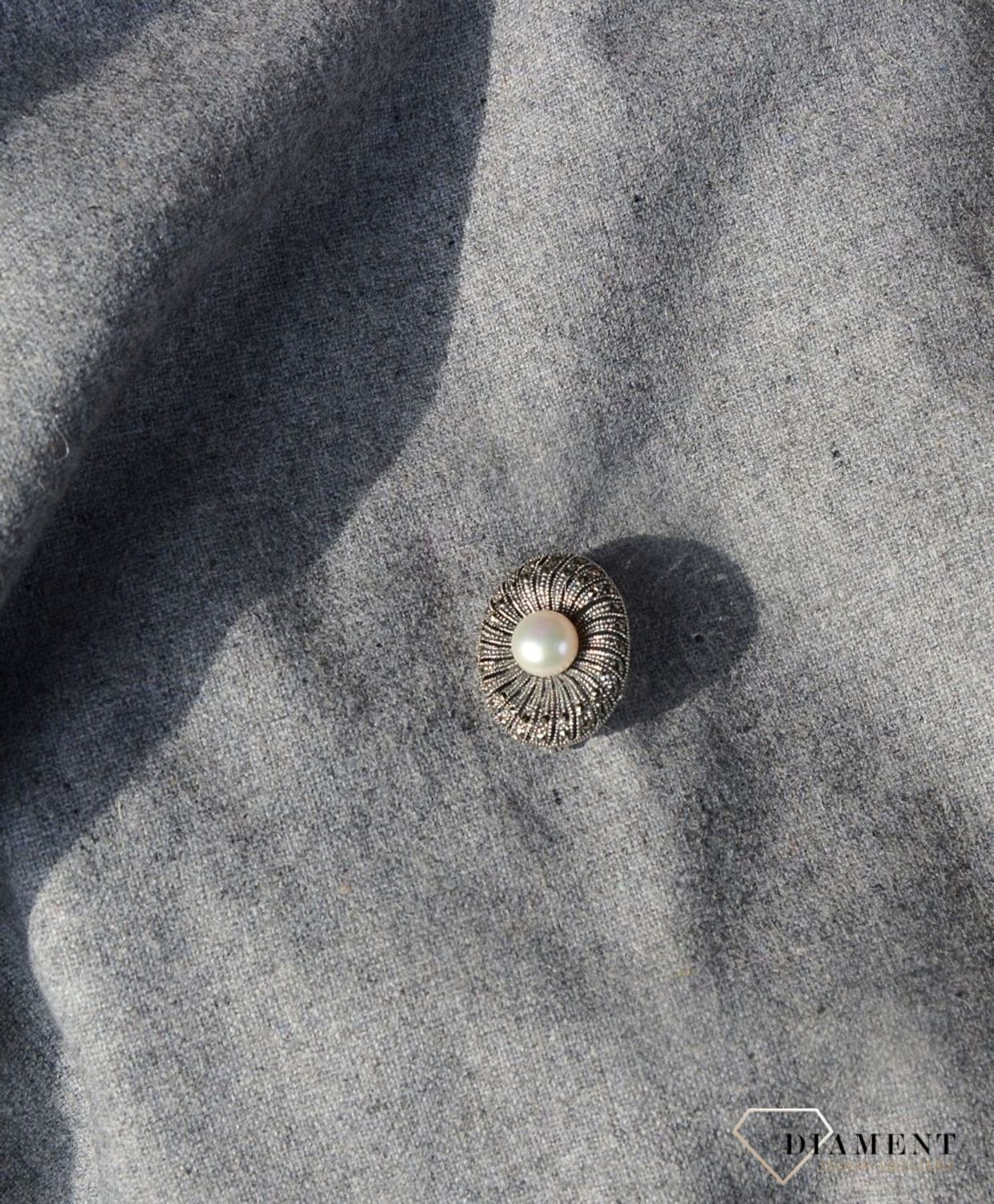 Srebrna broszka perełka z markazytami SW-T-C18-KIM-IRZP125.jpg
