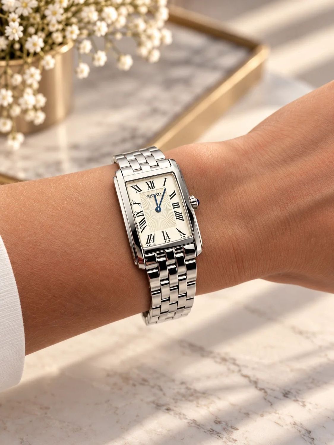 zegarek-damski-seiko-swr083p1-classic-–-prostokatna-koperta-i-stalowa-bransoleta.jpg