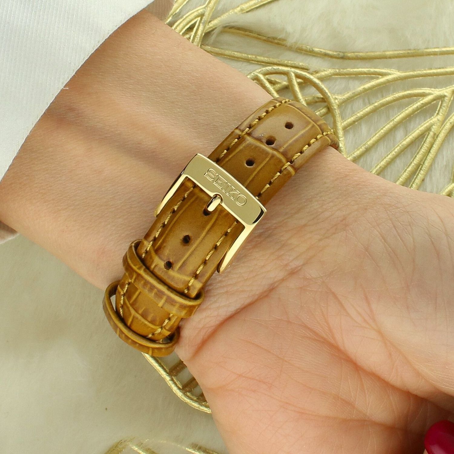 Zegarek Seiko Lady SWR100P1 – Damski Zegarek z Złotą Prostokątną Kopertą.jpg